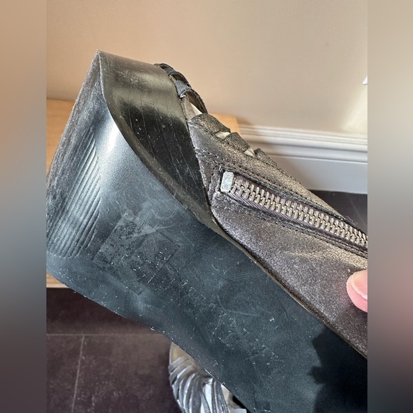 Lauren Ralph Lauren platform heels in metallic gray. - Picture 10 of 10